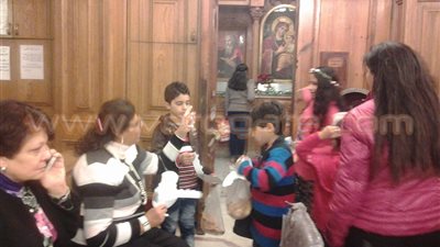 بالصور.. توافد الأقباط على كنيسة العذراء للاحتفال بعيد الميلاد