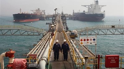 النفط يسجل أعلى سعر في 2019 بعد إنهاء أمريكا إعفاءات عقوبات إيران