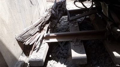 إصابة سائق ومهندس في تصادم قطاري مترو بورش الصيانة (صور)