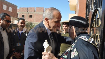 بالصور.. محافظ الوادي الجديد يهنئ الأقباط بعيد الميلاد