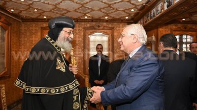 وزراء الإنتاج الحربي والاتصالات والاستثمار يصلون المقر الباباوي