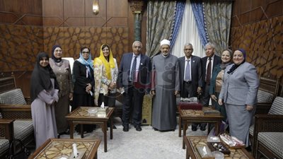 شيخ الأزهر يلتقى وفدا من جامعة رأس الخيمة لبحث التعاون المشترك (صور)