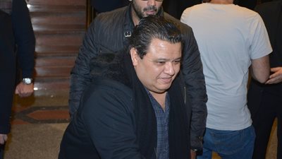 المخرج خالد جلال وأصالة في عزاء والدة هشام عباس (صور)