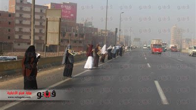 بالصور.. سلسلة بشرية لأنصار الإرهابية على الطريق الدائري ببهتيم