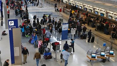 ضبط 19 هاربا من تنفيذ أحكام وتحرير 210 مخالفات مرورية بالمطار