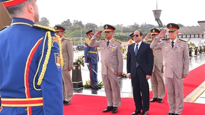 10 صور ترصد زيارة السيسي للنصب التذكاري للجندي المجهول احتفالا بعيد تحرير سيناء