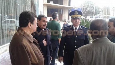 بالصور.. سكرتير عام محافظ الجيزة يتفقد موقع حادث شارع الهرم