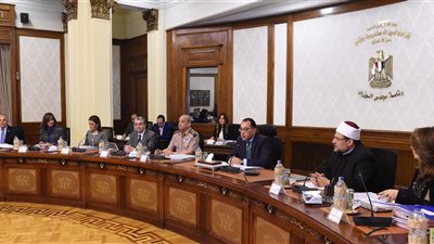 مدبولي يهنئ الأقباط بعيد القيامة.. والعمال بعيدهم