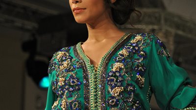 بالصور.. أجمل عباءات الاستقبال لطلة رمضانية مميزة