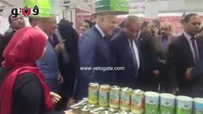 وزير التموين يشم السمنة البلدي للتأكد من جودتها بـ