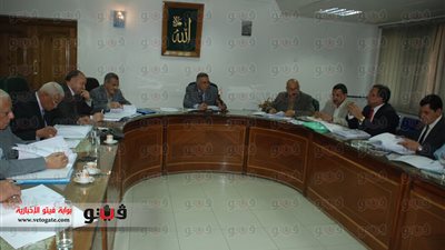 محافظ سوهاج يناقش مشاكل المستثمرين بالمنطقة الصناعية