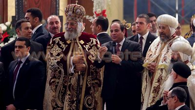 تقارير صحف أجنبية.. «أسوشيتد برس»: زيارة السيسي للكاتدرائية تضاعف من تقدير الأقباط.. سفير مصر في بنجلاديش: القاهرة لن تدعم أي تدخل في شئون دكا.. والخارجية الإسرائيلية تحقق في حادث فندق الهرم