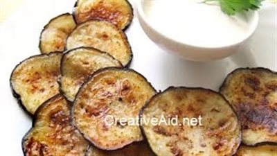 بالفيديو.. الطريقة الصحية لـ«قلي الباذنجان»