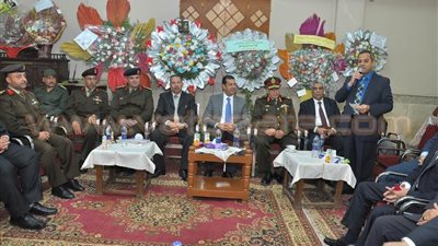 بالصور.. محافظ أسيوط يهنئ الأقباط بعيد الميلاد