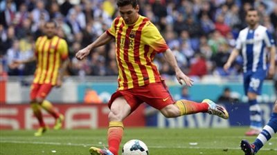 «ميسي» يقود برشلونة لفوز صعب على إسبانيول بهدف في ديربي كتالونيا