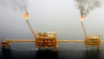 الجارديان: توقعات بارتفاع أسعار النفط لأعلى مستوى الصيف الجاري