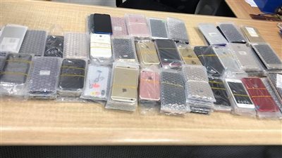 ضبط راكب قادم من دبي حاول تهريب ١٤٠ هاتفا محمولا بـ620 ألف جنيه