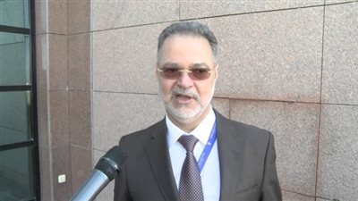 وفد يمني رفيع المستوى يصل مطار القاهرة للقاء عدد من المسئولين