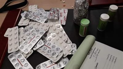 ضبط حشيش وأقراص مخدرة بحوزة راكب بمطار القاهرة