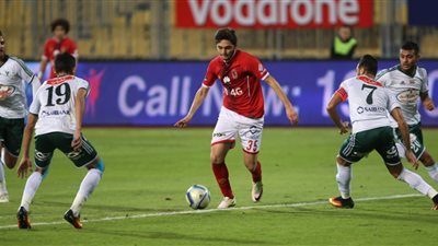 الأهلي ينهي الشوط الأول متقدما على المصري بهدف