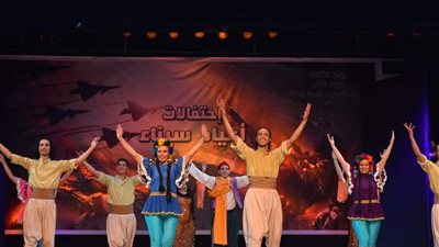 «الفنون الشعبية» تحتفي بعيد تحرير سيناء على مسرح البالون (صور)