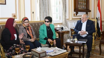 جامعة القاهرة تجري أول دراسة بحثية حول المرأة الجامعية والإعلام (صور)