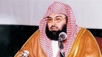 إمام الحرم المكى يدعو لمصر 