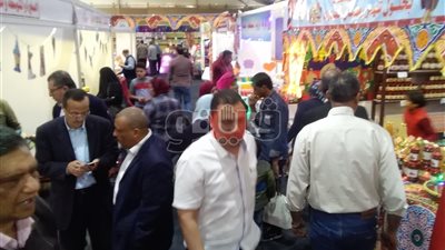 إقبال على معرض أهلا رمضان بالإسكندرية.. ومواطنون: 