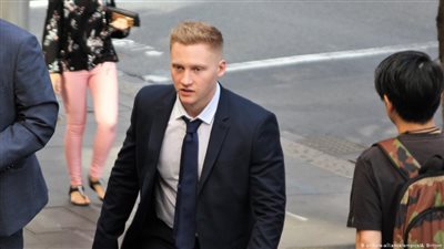 قناة أسترالية ملزمة بدفع 100 ألف دولار لسائح أجنبي.. والسبب جملة