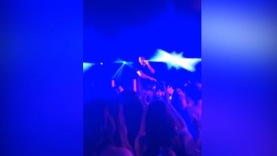 وصلة رقص لـ«رانيا يوسف وغادة عادل» في حفل عمرو دياب بالجونة (فيديو)