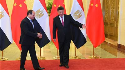 برنامج عمل مكثف للسيسي في بكين اليوم.. الرئيس يلقي كلمة في اجتماعات المائدة المستديرة.. يلتقي رئيس الوزراء الإيطالي.. واتفاقية شراكة مع الصين لتصنيع السيارات الكهربائية في مصر