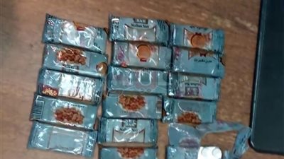 ضبط راكب بحوزته 32 شريط تامول بمطار القاهرة
