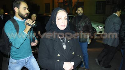 بالصور.. إلهام شاهين وشهيرة يصلان عزاء ممدوح عبدالعليم