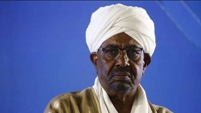 والدة البشير تتوسل للمجلس العسكري السوداني لزيارته