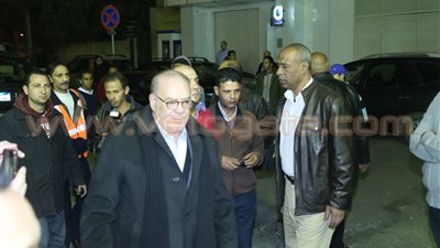 بالصور.. صلاح عبدالله يصل عزاء ممدوح عبد العليم بعمر مكرم