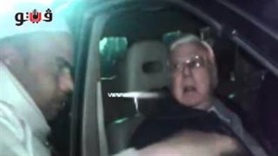 بالفيديو.. حسن كامى لأحد المواطنين أراد تقبيل يديه: «استغفر الله»