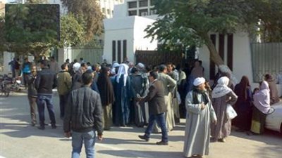 وقفة احتجاجية لأهالي الفيوم أمام مجلس الوزراء لإقالة المحافظ