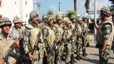 مصدر أمني: القوات المسلحة دمرت 12 مضخة وقود برفح