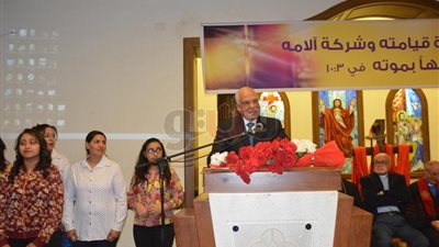 محافظ الجيزة يزور الكنيسة الإنجيلية للتهنئة بعيد القيامة