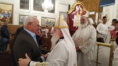 محافظ بورسعيد يزور كنيسة مارجرجس في احتفالات عيد القيامة (فيديو وصور)