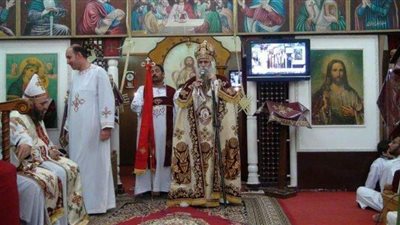 الأنبا بيمن يترأس قداس عيد القيامة بمطرانية نقادة (صور)