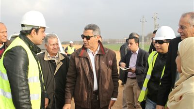 بالصور.. وزير النقل يتفقد مشروعات الطرق الجديدة بالقليوبية