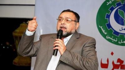 مجدى حسين يطالب المعترضين على الشريعة بمغادرة مصر