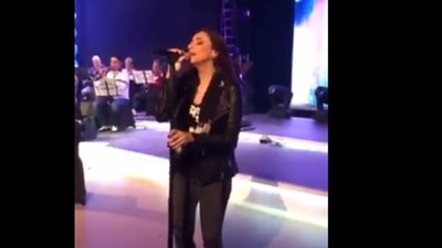 بالفيديو.. أنغام في بروفات حفل اليوم بمهرجان دبي للتسوق