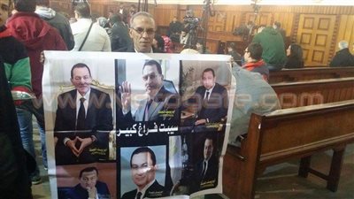 بالصور.. أنصار مبارك لـ«الرئيس الأسبق»: «سيبت فراغ كبير»