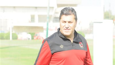 6 أزمات أهلاوية مع «بيسيرو مشاكل».. البرتغالي يرفض وصاية «زيزو».. يعاند «غزال الجزيرة».. «جدو الصغير والشيخ» في الثلاجة.. «أنطوي» ينتظر الرحمة.. والجم