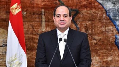 السيسي يمنح وسام العمل لـ 10 من قدامى النقابيين