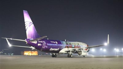 استقبال أولى رحلات مصر للطيران في رواندا برش المياه (صور)