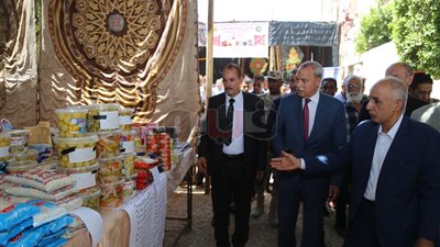 محافظ قنا: تخفيض 20% على أسعار معرض 