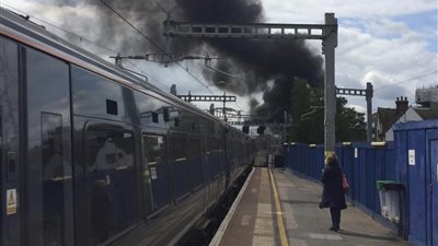 حريق بمطار «هيثرو» في بريطانيا (فيديو وصور)